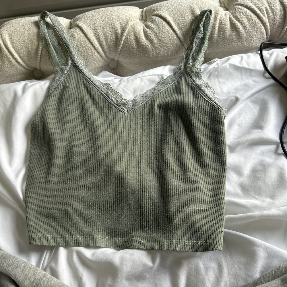 American Eagle Outfitters Green Ribbed Crop Camisole